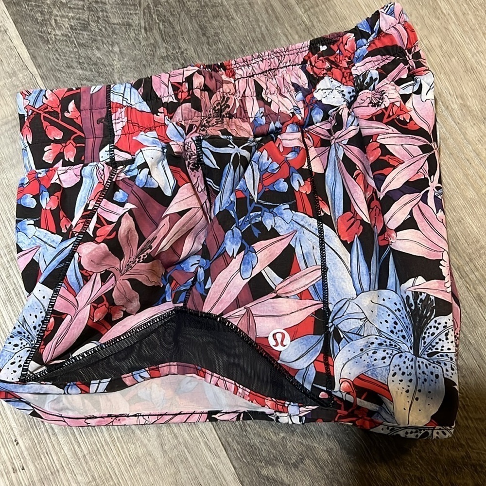 🛍️BOGO FREE Lululemon Hotty Hot Lush Lillies Multi Black size 2 - Picture 5 of 11